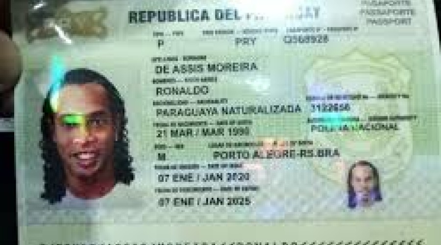 Veja o vídeo do momento em que policiais chegam com Ronaldinho gaúcho preso no Paraguai
