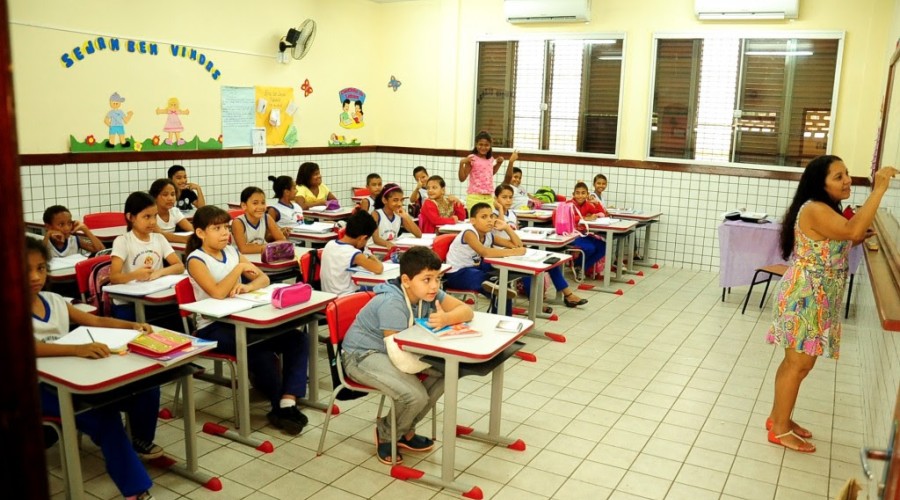 Anunciada implantação da primeira escola bilíngue da rede pública estadual