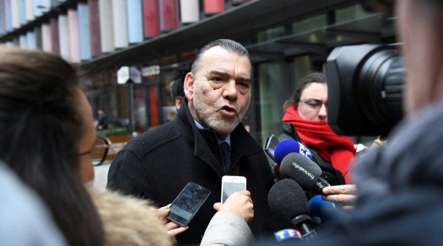 Casal inglês é julgado por torturar e queimar viva hóspede francesa