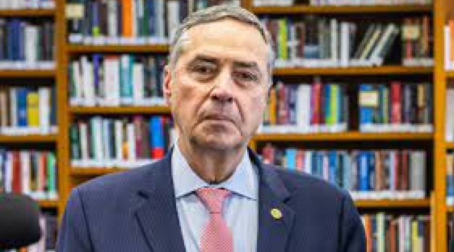 Luis Roberto Barroso é internado para cirurgia de emergência e está na UTI