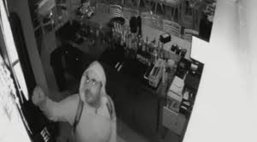 VÍDEO: Dono de restaurante reage a assalto e mata ladrão, “Aqui não!”