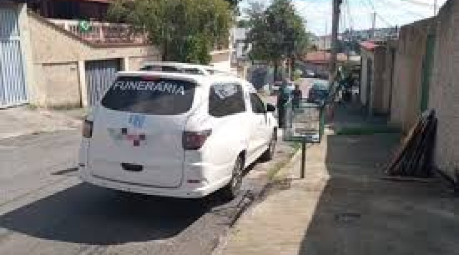 Carro de funerária é roubado e ladrão leva corpo dentro de caixão