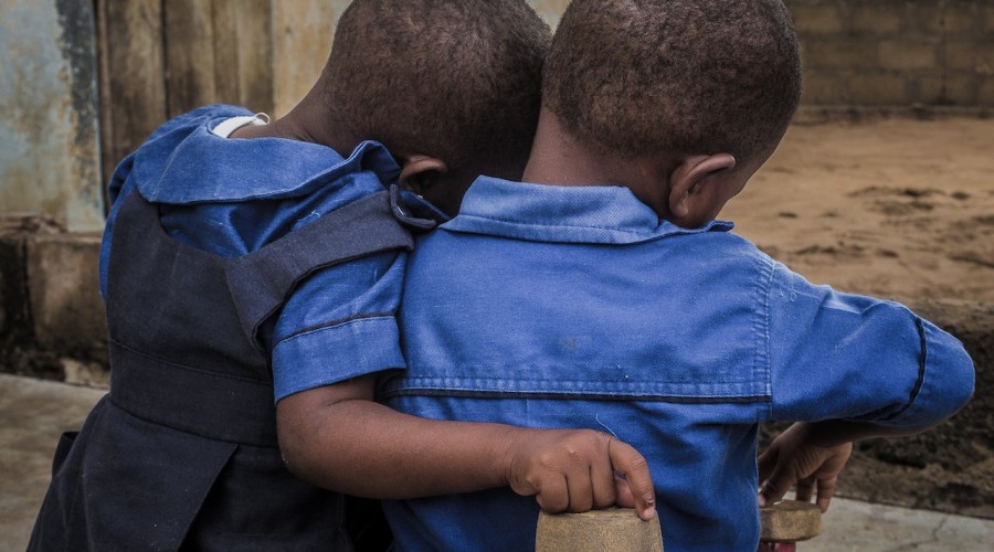 Cresce o número de crianças sem pais