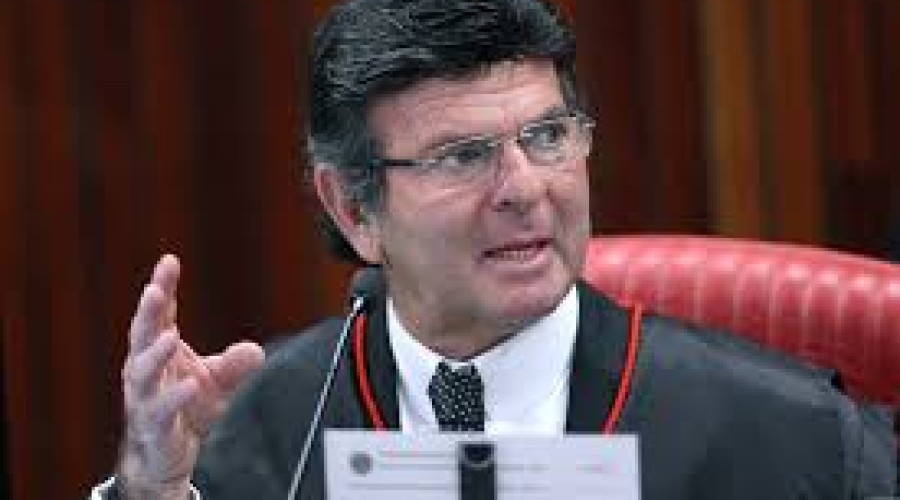 Os homens e suas calças curtas. Uma breve metáfora sobre o voto de Fux -  Gilvaldo Quinzeiro