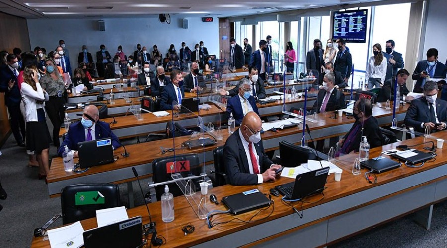 CCJ aprova emissão gratuita da segunda via de documentos a quem recebe até um mínimo