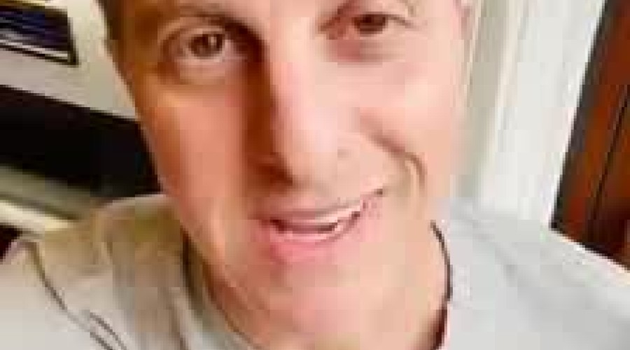 Assista ao Vídeo: Luciano Huck diz que não emprestou avião a Lula