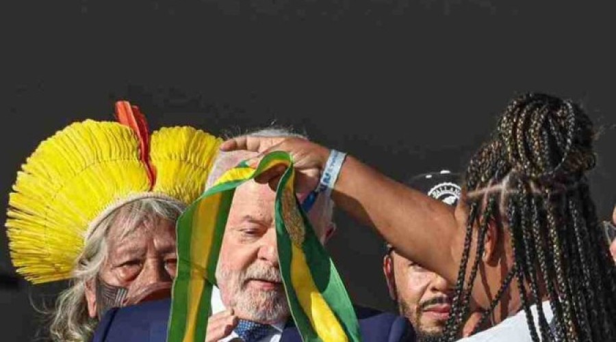 Aline Sousa, após passar a faixa a Lula: 