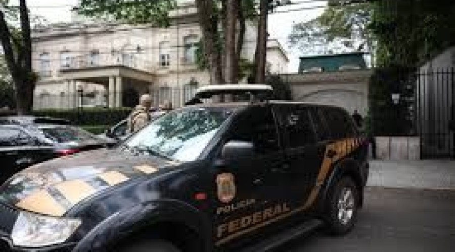 Policiais federais aprovam estado de greve e até investigações podem ser paralisadas na próxima semana