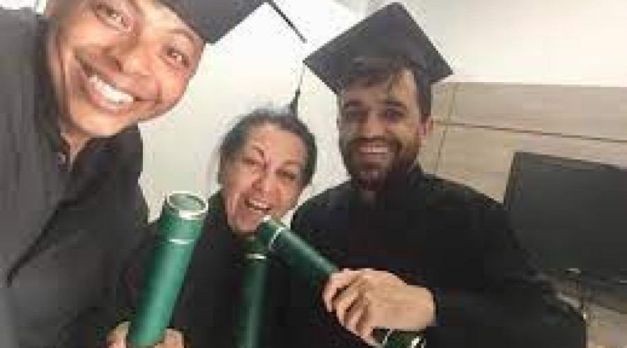 Idosa decide entrar na faculdade de medicina e realiza sonho de ser médica: 'Acreditei que um dia seria possível'