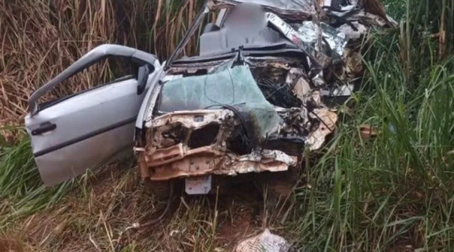 Jogador de futebol, filhos e bebê prestes a nascer morrem em acidente