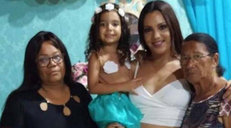 Jovem perde mãe, avó e irmão para a Covid-19: ‘essa doença é horrível’