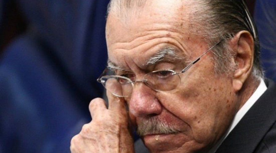 SARNEY USA COLUNA NO PRÓPRIO JORNAL PARA ATACAR FLÁVIO DINO, DESTACA ÉPOCA