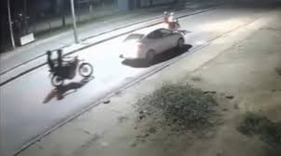 Imperatriz assalto violento - VÍDEO: Bandidos tomam carro de família com violência e criança entra em desespero