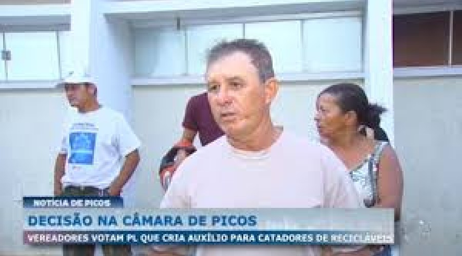 Vídeo: Vereadores de Picos votam PL que cria auxílio para catadores de recicláveis