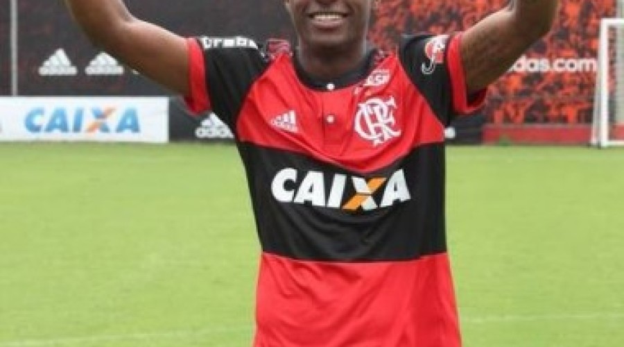 Flamengo anuncia a contratação do atacante colombiano Marlos Moreno Moreno foi contratado junto ao Manchester City, da Inglaterra, e fica no Flamengo, a princípio, até o fim do ano.
