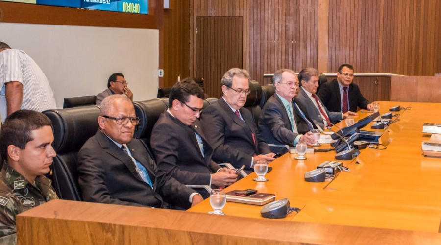 Levi Pontes preside sessão solene em homenagem aos pastores Ivan Pereira e Samuel Câmara