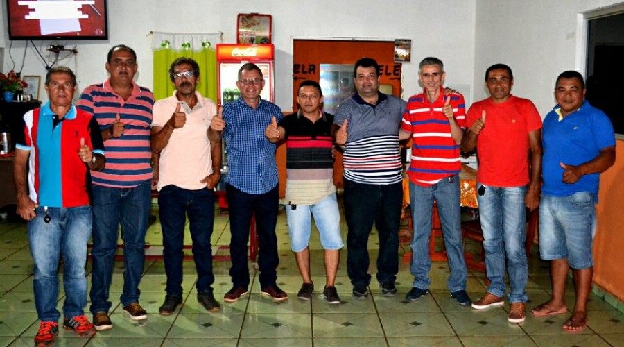 O pré-candidato a deputado estadual, Adelmo Soares, visita lideranças em Sucupira do Norte