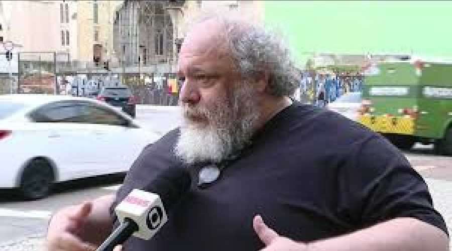 Bolsonaro sanciona lei que permite famílias pobres tirarem escritura sem ter o habite-se