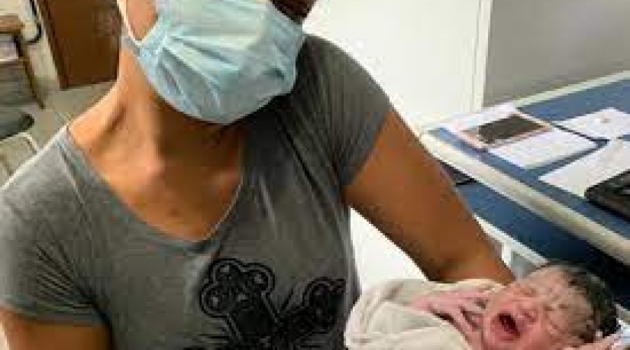 Bebê nasce em ponto de apoio a moradores de Petrópolis: “Emocionante”