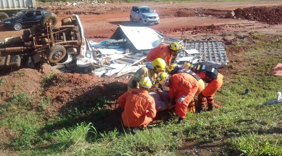 ASSISTA AO VÍDEO: Acidente entre caminhões deixa dois mortos perto da Granja do Torto