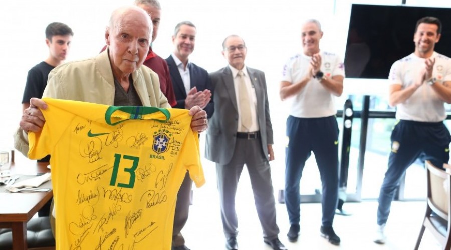 Tite diz que fez o “humanamente” possível para Brasil se sair bem na Rússia
