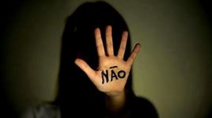 Homem é preso por abuso: Relacionamento com a menina e a mulher, que é mãe da jovem, aprovava a relação dos dois.