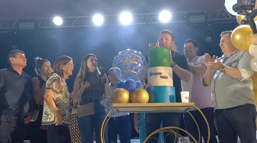 Prefeito Enoque Mota comemora aniversário com a presença da população de Pastos Bons