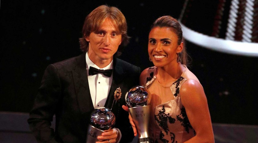Pelé parabeniza Marta e Modric e fala em 'privilégio de vê-los jogar'