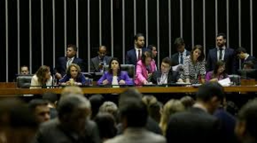 Nove em cada dez brasileiros querem mais mulheres na política