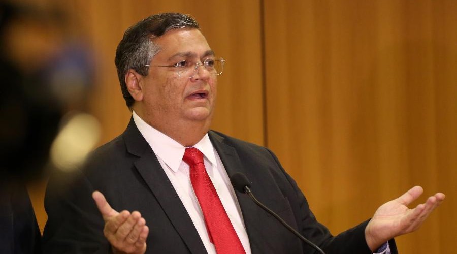 Dino diz que irá processar por ataques a ida à Maré: ‘agressões covardes’