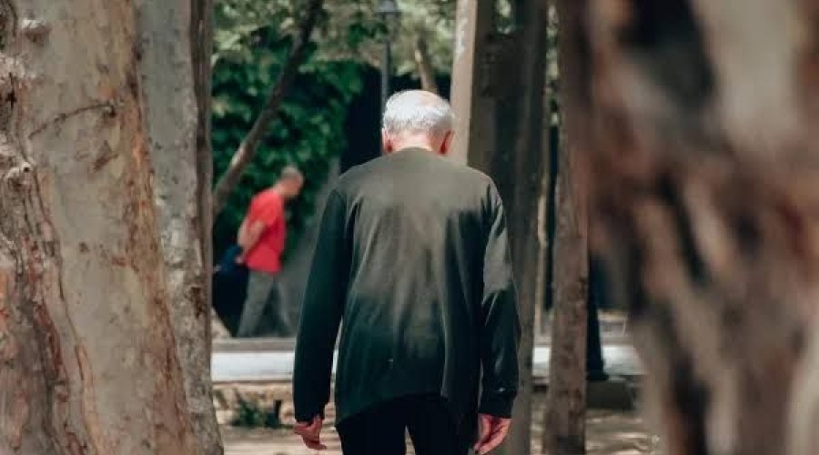 Itinga do Maranhão: Idoso é agredido violentamente socos e pon ta pés em via publicaem