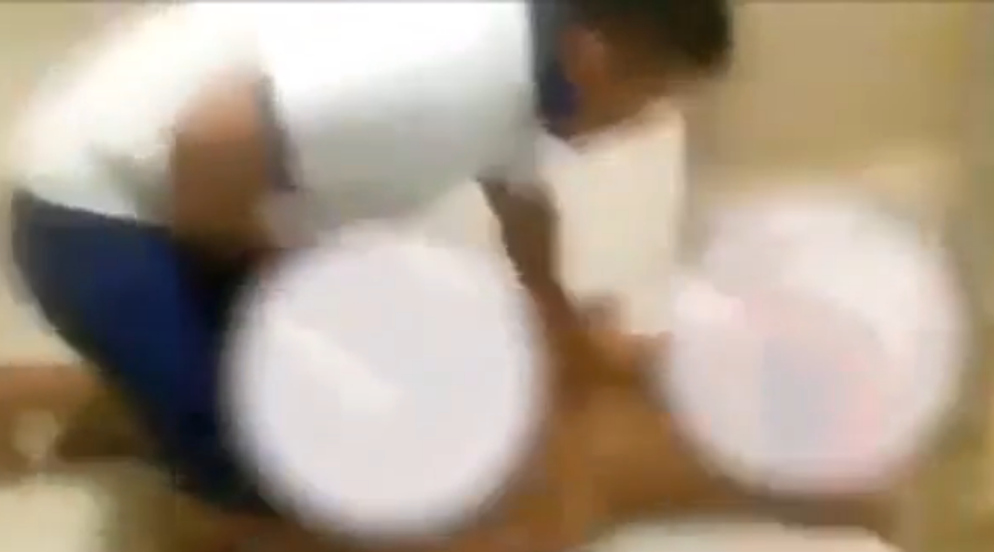 5 policiais abusam uma colega de trabalho e transmitem imagens macabras pelo WhatsApp