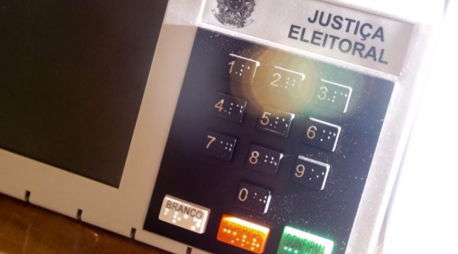 Disparo de fake news no WhatsApp provocará cassação em 2022, diz TSE