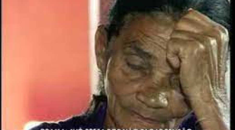 VÍDEO: Idosa de 75 Anos e Presa porque não tem dinheiro Para pagar Pensão Alimentícia a os Netos, o Pai não...saiba mais