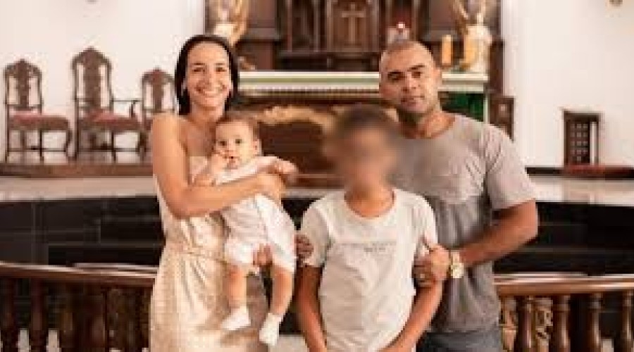 Adolescente de 14 Mata os Pais e o Irmão Após o Casal Proibi-lo de Viajar