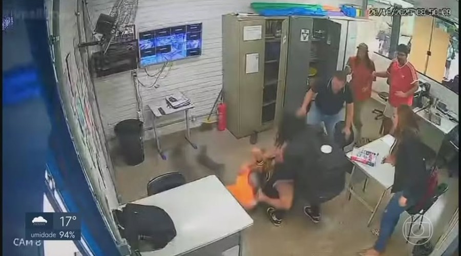 Pai de aluna dá nove socos em professor após bronca por uso de celular em sala de aula no DF