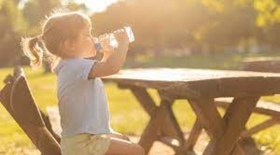 Meu filho não bebe água: o que fazer?