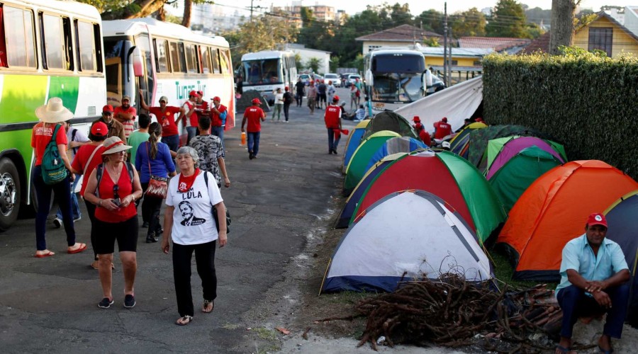 Justiça fixa multa diária de R$ 500 mil a manifestantes ao redor da PF