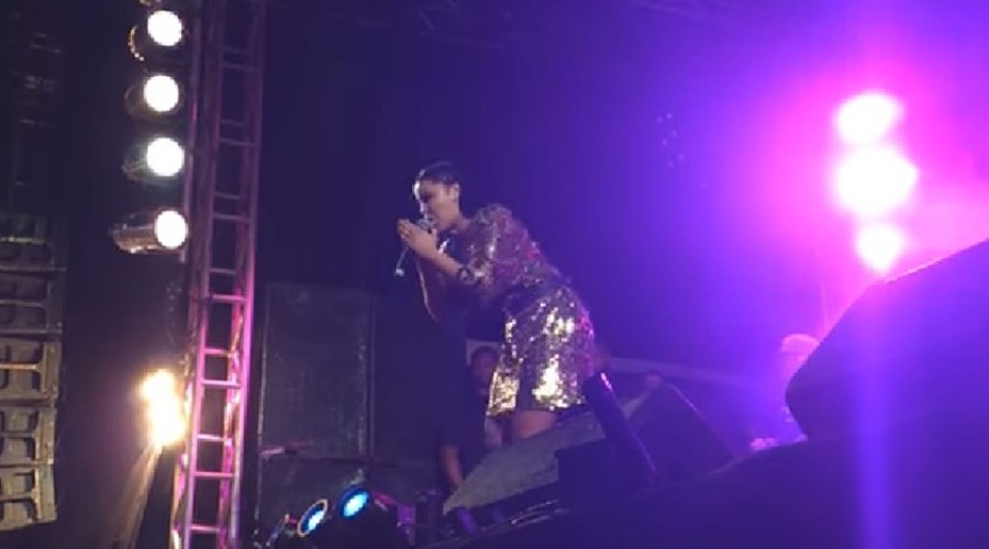 Assista ao Vídeo: “Você é uma otária”, diz Maraísa para fã durante show