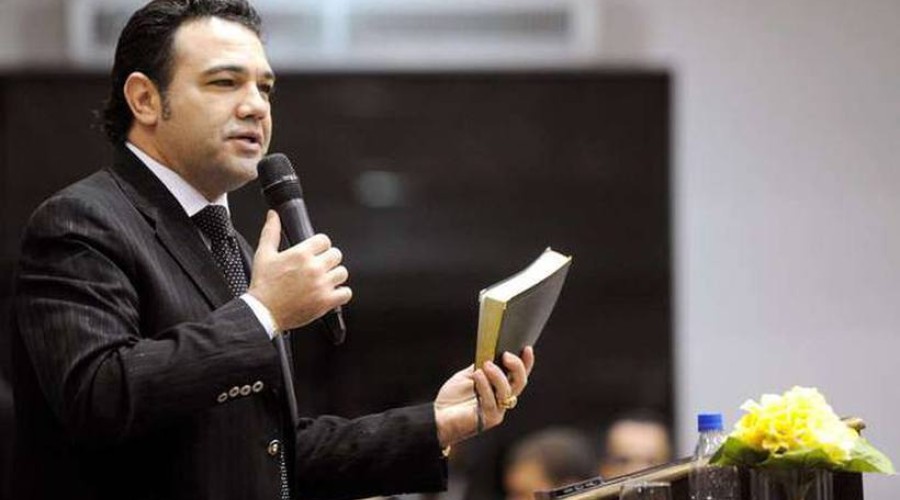 Deputado diz que esquerdista demora a morrer porque bala não acha cérebro