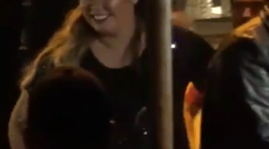 Que vergonha! Cantora Marília Mendonça recebe mais de R$ 300 mil para expulsar prefeito e esposa do palco no MA