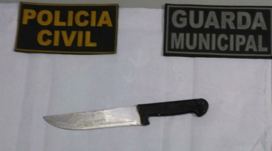 Homem é preso após tentar matar próprio irmão com golpes de faca