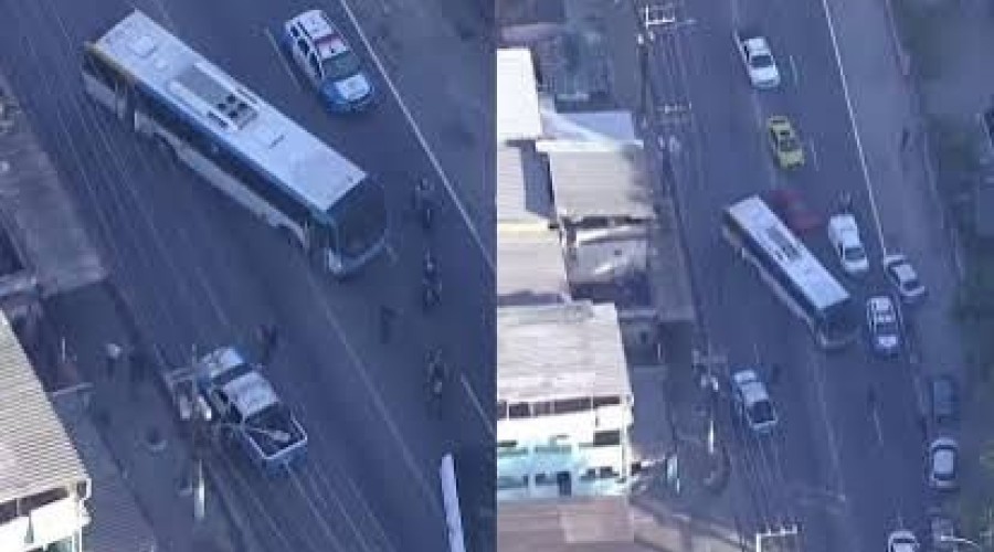 Criminosos usam ônibus como barricada durante operação na Cidade de Deus