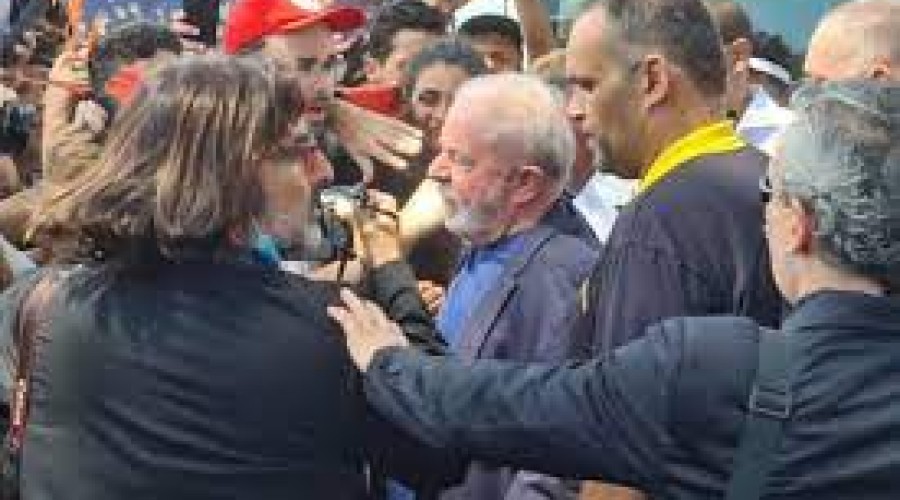 Esquema de segurança da campanha de Lula foi testado ontem, e preocupa