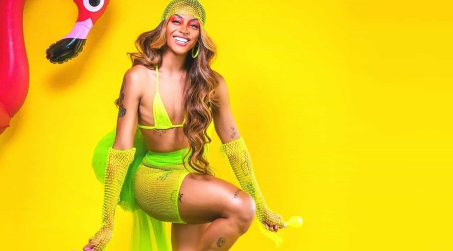 Pabllo Vittar arrasta multidões e é o maior nome do Carnaval brasileiro