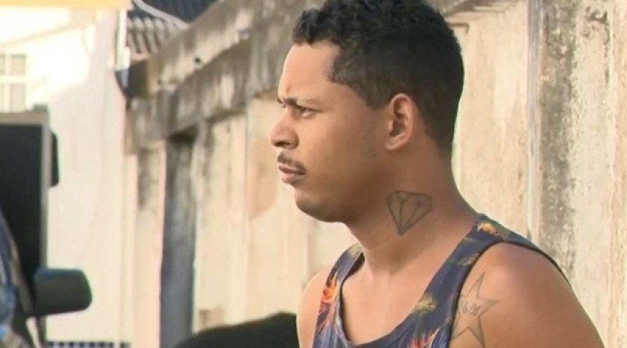 Homem chama a polícia para ele mesmo após ameaçar ex-mulher de morte