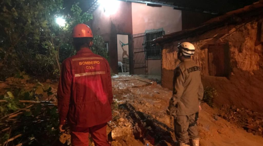 Bombeiros atuam em diversas ocorrências causadas pelas fortes chuvas de Caxias