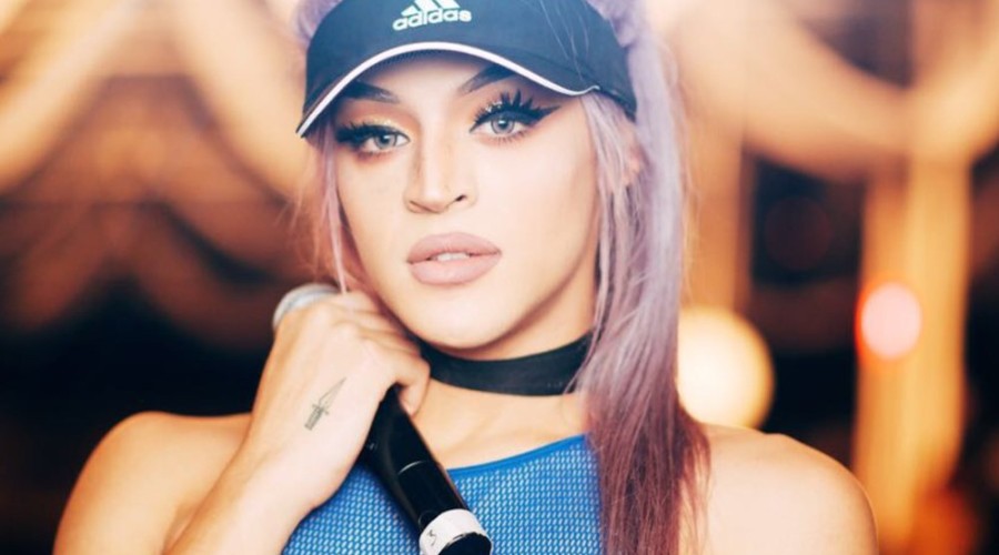 Pabllo Vittar faz show surpresa no Metrô de São Paulo