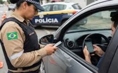 Multa pesada será aplicada a motoristas que circularem sem esses dois documentos obrigatórios por lei em 2026