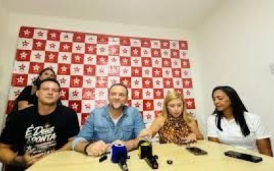Presidente nacional do PT anuncia que candidatos de Lula no MA são Camarão, Weverton e Eliziane, descarta palanque duplo e ressalta que não há rompimento com Brandão